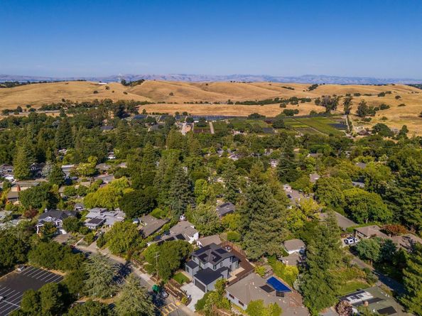 369 La Cuesta Drive, Portola Valley CA 94028