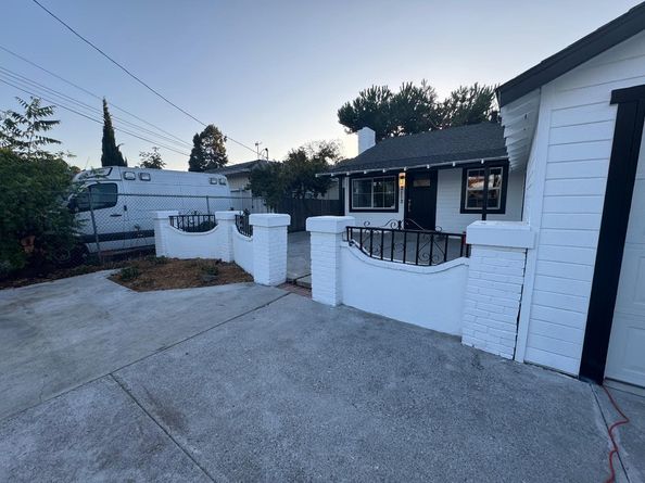 2112 Lincoln Street, East Palo Alto CA 94303