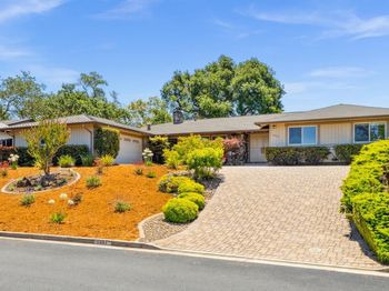 1387 Hillcrest Drive