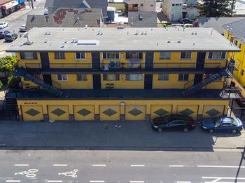 E 15th