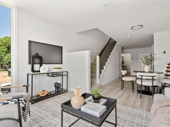 602 Canterbury U9, Boston MA 02131