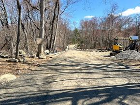 126 Burbank Rd, Sutton MA 01590