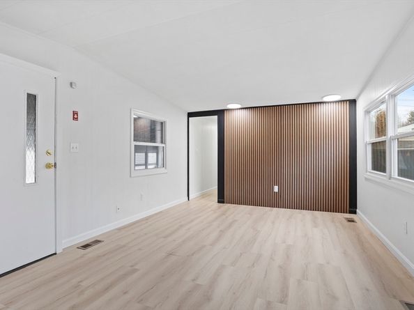 557 Southwest Cutoff 35, Worcester MA 01607