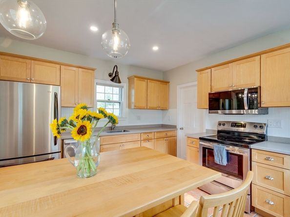 10 Eaton Street, Reading MA 01867