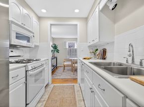 609 Washington St 303, Wellesley MA 02482