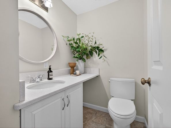 609 Washington St 303, Wellesley MA 02482