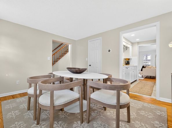 609 Washington St 303, Wellesley MA 02482