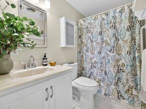 609 Washington St 303, Wellesley MA 02482