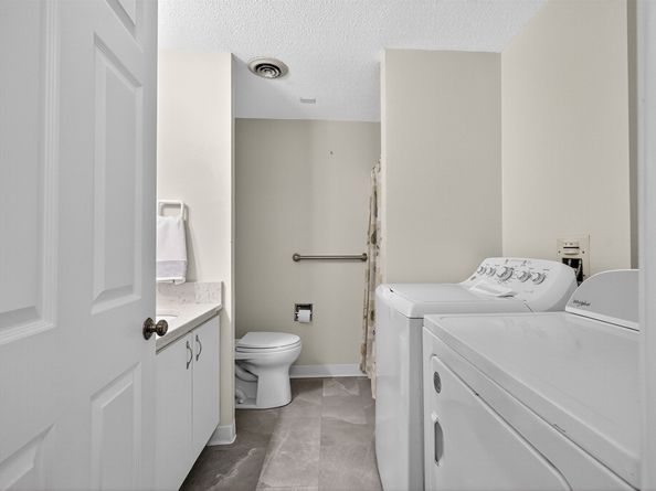 609 Washington St 303, Wellesley MA 02482