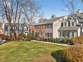 609 Washington St 303, Wellesley MA 02482