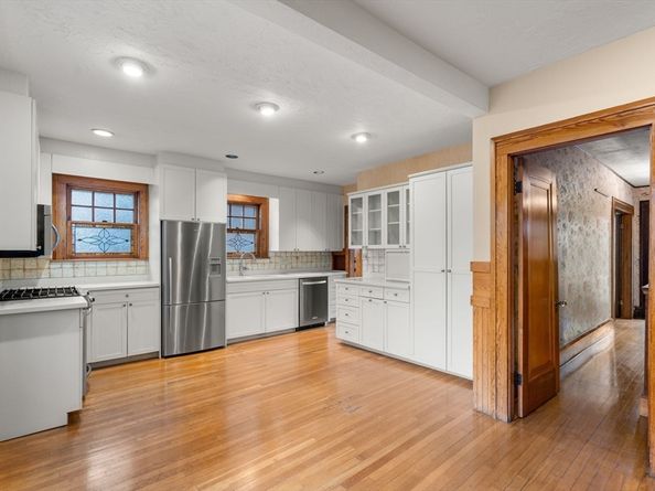 1421 Quincy Shore Dr, Quincy MA 02169