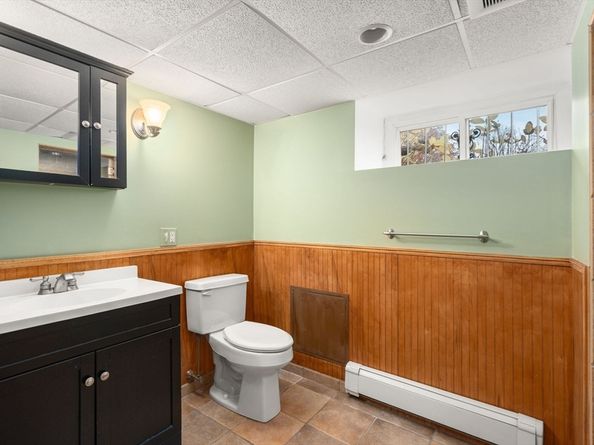 1421 Quincy Shore Dr, Quincy MA 02169