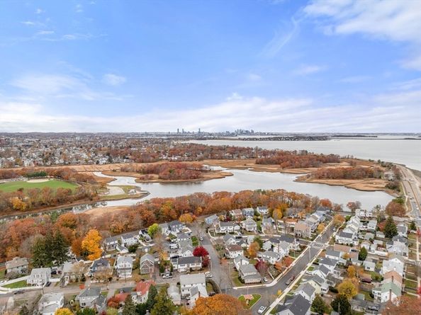 1421 Quincy Shore Dr, Quincy MA 02169