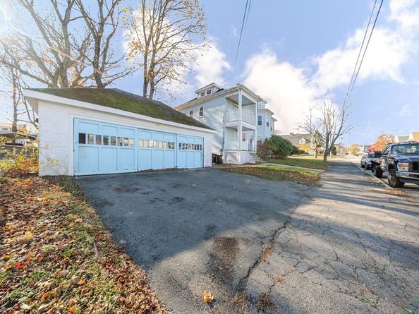 68 Ash St, Brockton MA 02301