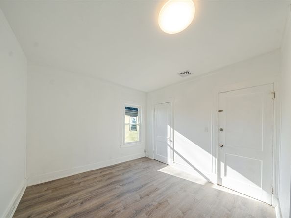 68 Ash St, Brockton MA 02301