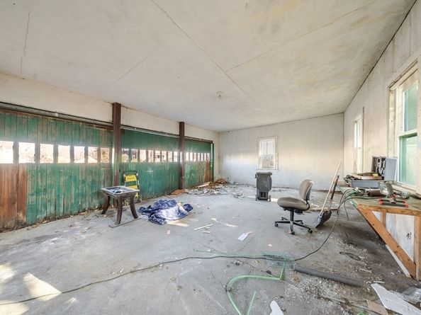 68 Ash St, Brockton MA 02301