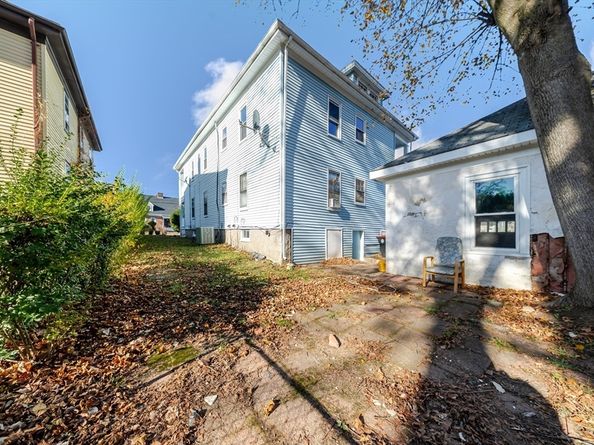 68 Ash St, Brockton MA 02301