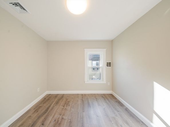 68 Ash St, Brockton MA 02301