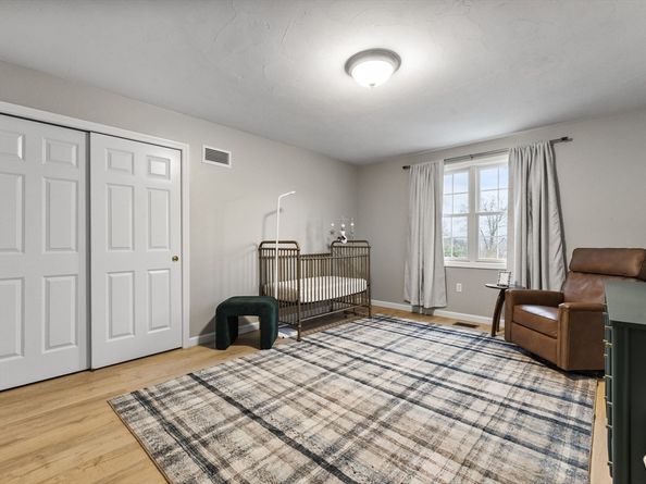 150 Ariel Cir 150, Sutton MA 01590