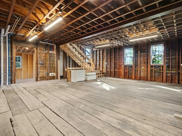 8 Pine St 4, Boston MA 02136