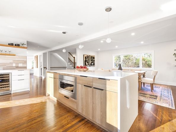 157 Wilshire Dr, Sharon MA 02067