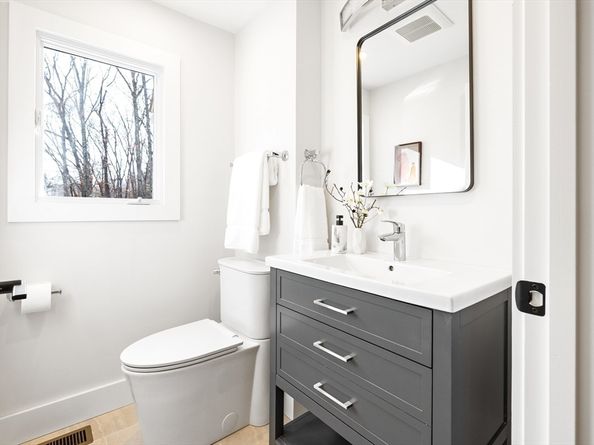 157 Wilshire Dr, Sharon MA 02067