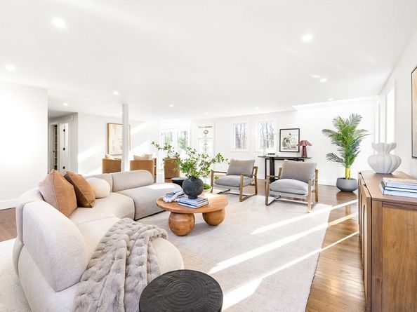 157 Wilshire Dr, Sharon MA 02067