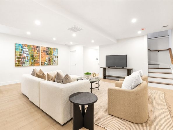 157 Wilshire Dr, Sharon MA 02067