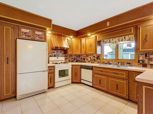 148 Beech Ave, Melrose MA 02176