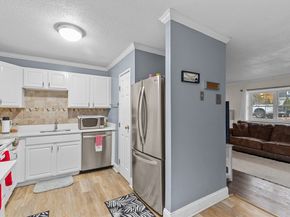 1 Chapel Hill Dr 2, Plymouth MA 02360