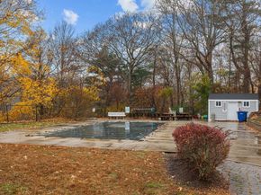 1 Chapel Hill Dr 2, Plymouth MA 02360