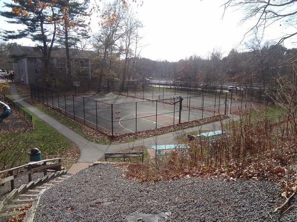 1 Chapel Hill Dr 2, Plymouth MA 02360