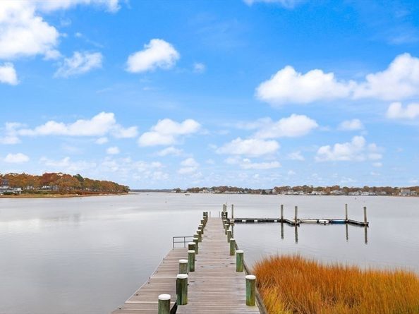 10 Oak St, Wareham MA 02571