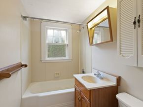 10 Oak St, Wareham MA 02571