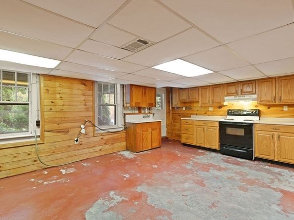 10 Oak St, Wareham MA 02571