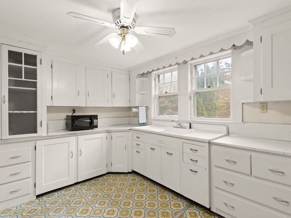 10 Oak St, Wareham MA 02571