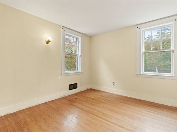 10 Oak St, Wareham MA 02571