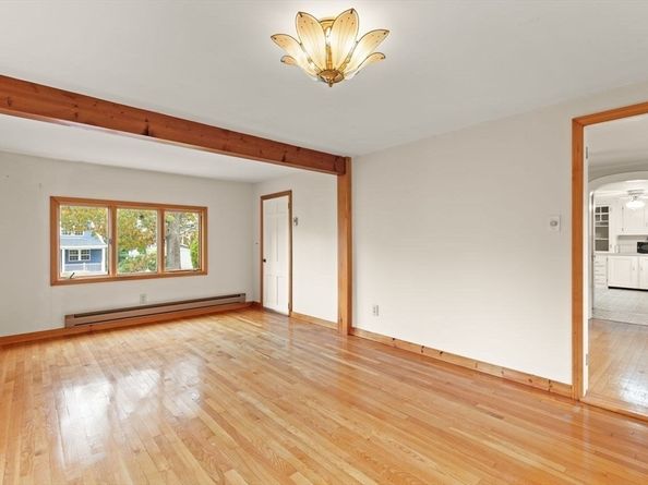 10 Oak St, Wareham MA 02571