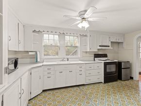 10 Oak St, Wareham MA 02571