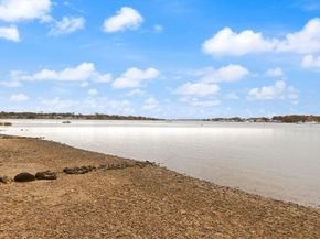 10 Oak St, Wareham MA 02571