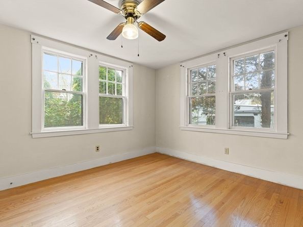 10 Oak St, Wareham MA 02571