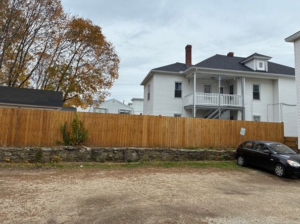 89 Worcester St, Southbridge MA 01550