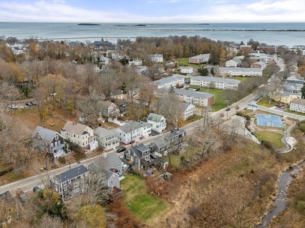 126 Summer St, Plymouth MA 02360