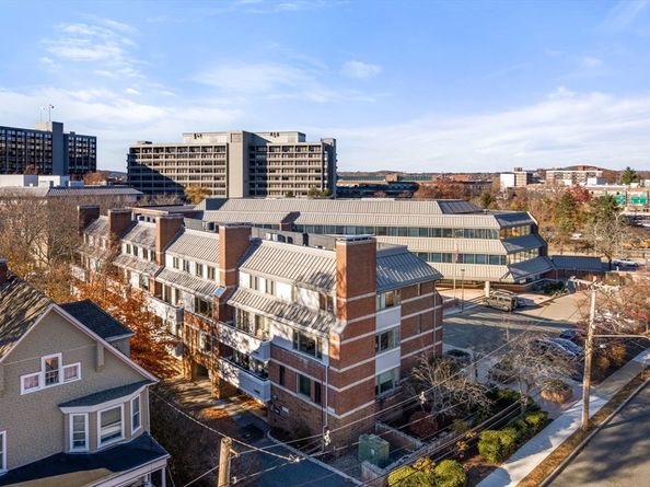 9-17 Baldwin St 15C, Newton MA 02458