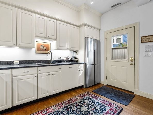 70 Victoria St 70, Somerville MA 02144