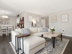 3 Ledgewood Way 8, Peabody MA 01960