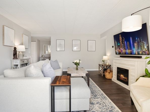 3 Ledgewood Way 8, Peabody MA 01960