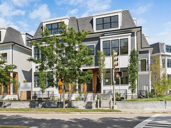 327 Alewife Brook Pkwy B, Somerville MA 02144