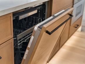 327 Alewife Brook Pkwy B, Somerville MA 02144