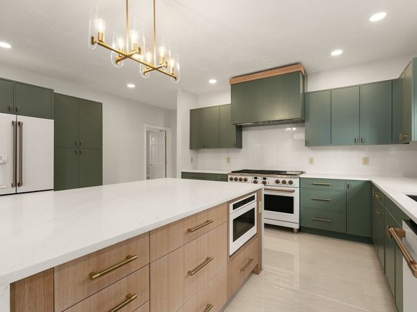 140 York St, Canton MA 02021